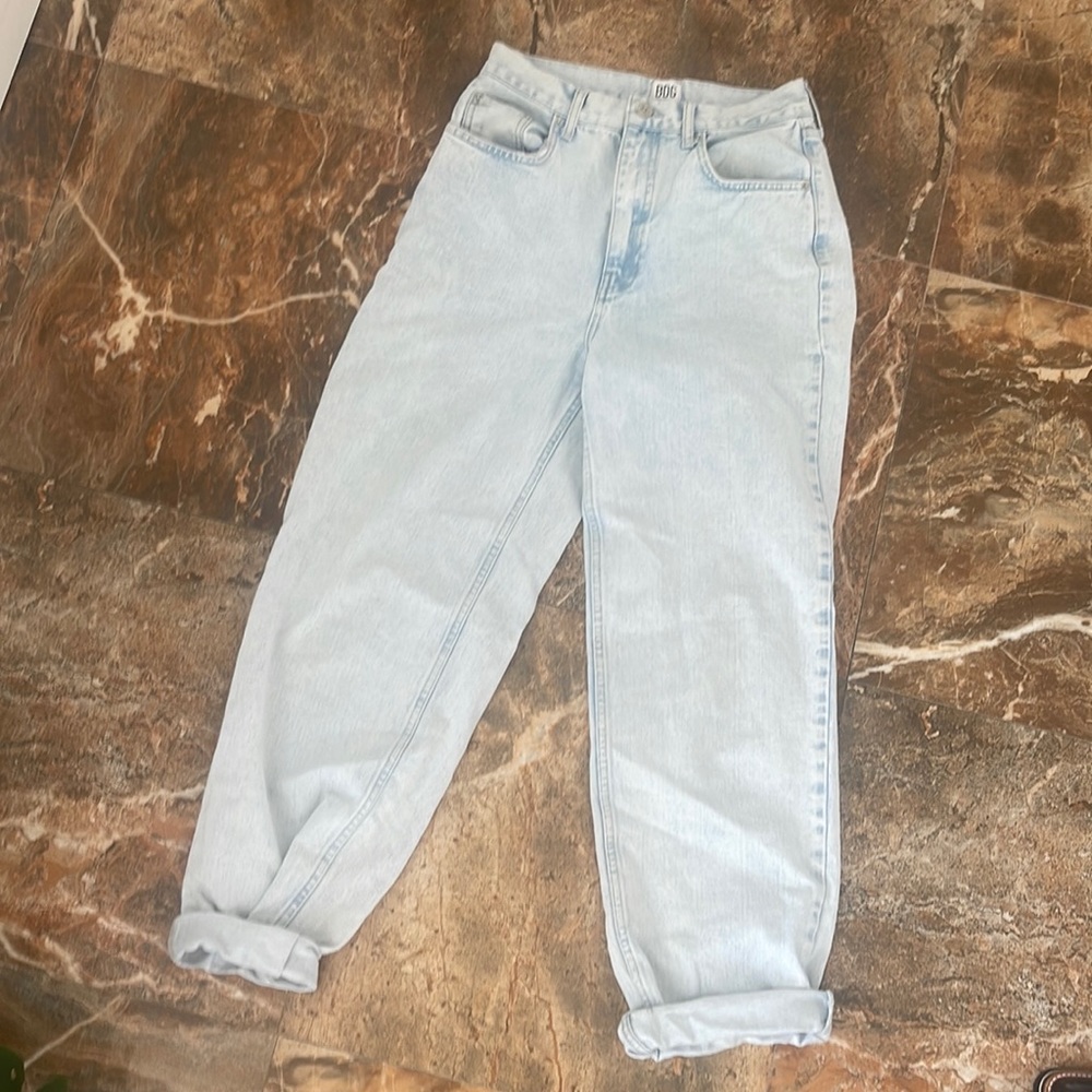 URBAN OUTFITTERS BAGGY MOM JEANS JEANS